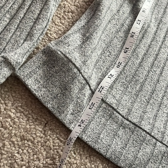 “Vero Moda: Ribbed Sweatshirt size small” - Picture 4 of 7